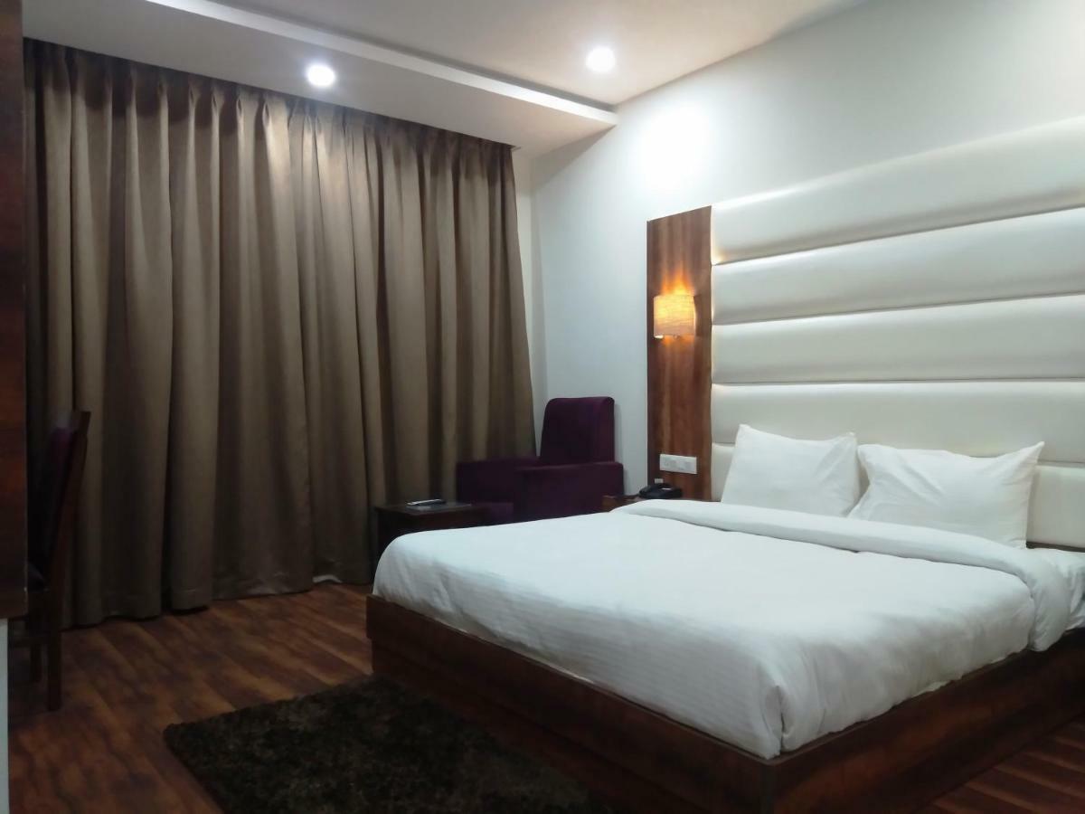 Отель Ak Continental - Mcleodganj Дармсала Экстерьер фото